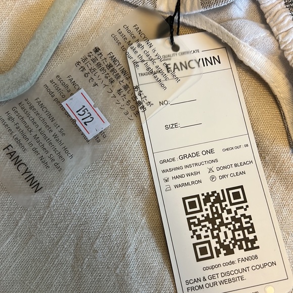 Romper with pockets. Key hole back - Picture 5 of 5